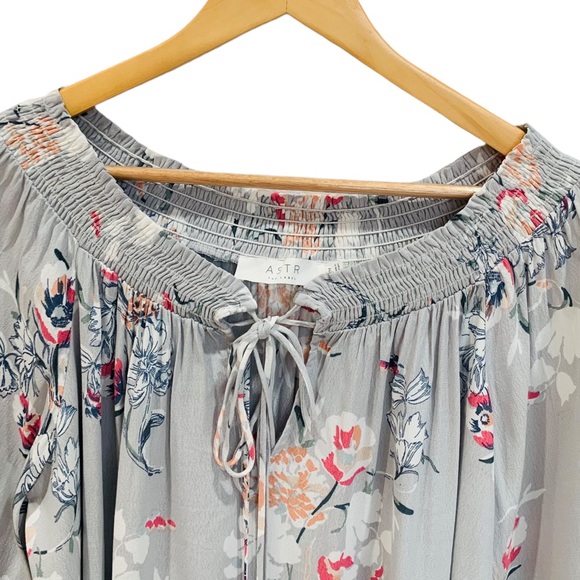Astr The Label Floral Top in Gray with Off the Shoulder Styling sz M - Picture 4 of 12